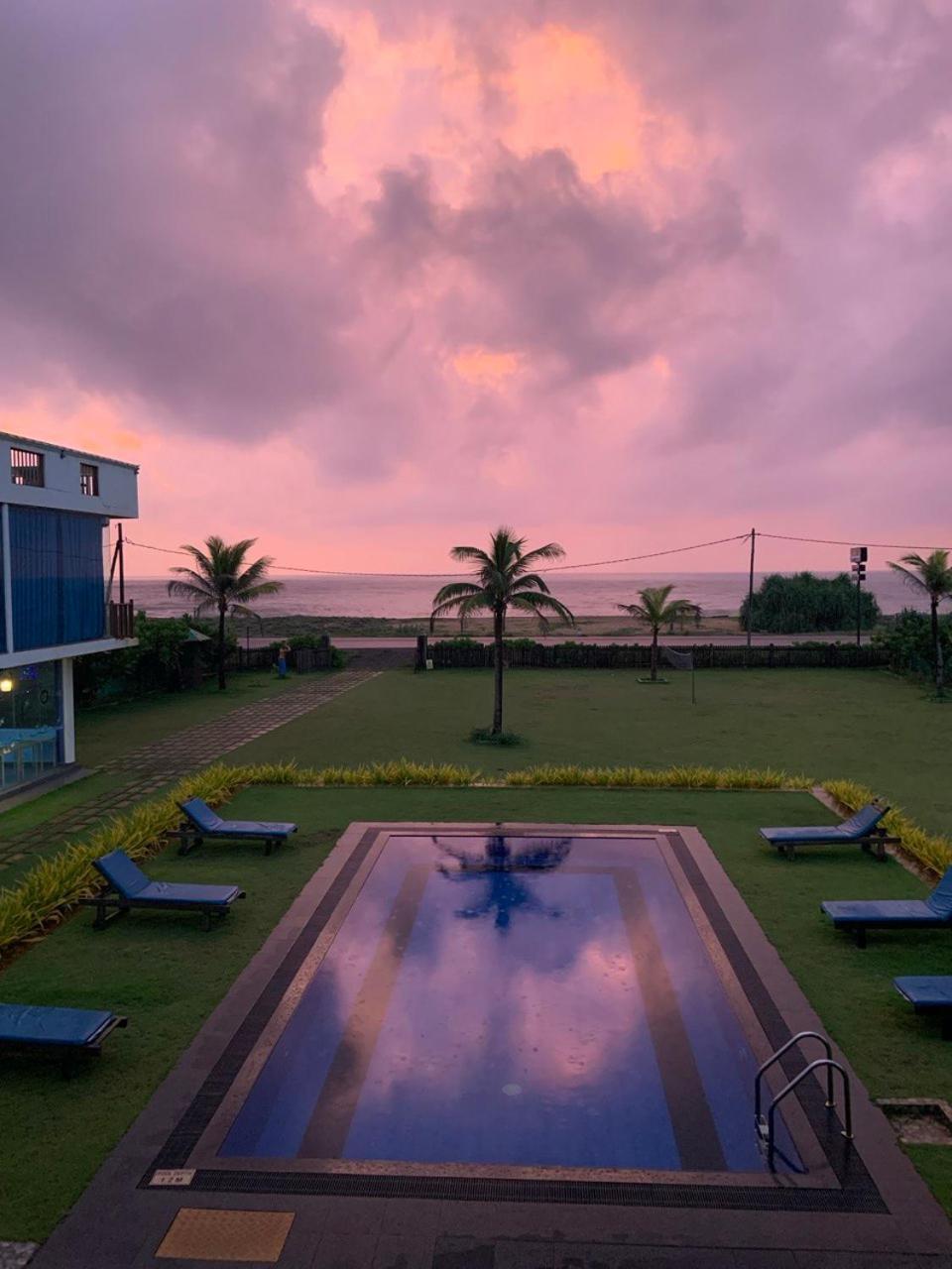 Calypso Sunset Hotel Iranawila Exterior photo